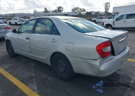 2004 Toyota Camry Le z USA, uszkodzony, nr VIN 4T1BE32K64U804307